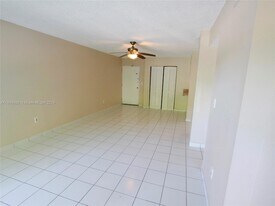 6320 SW 138th Ct, Unit 202 in Miami, FL - Foto de edificio - Building Photo