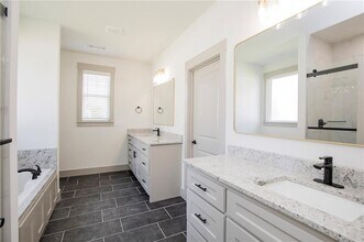 108 White Oak St in Gentry, AR - Building Photo - Building Photo