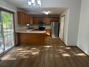653 S Hazelnut Ave in Springfield, MO - Building Photo - Building Photo