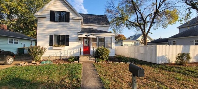 1106 9th St in Milford, IA - Building Photo - Building Photo