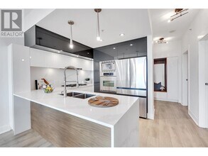 7088-7088 18th Ave in Burnaby, BC - Building Photo - Building Photo