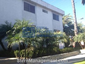 561 N. Orlando Avenue in Los Angeles, CA - Foto de edificio - Building Photo