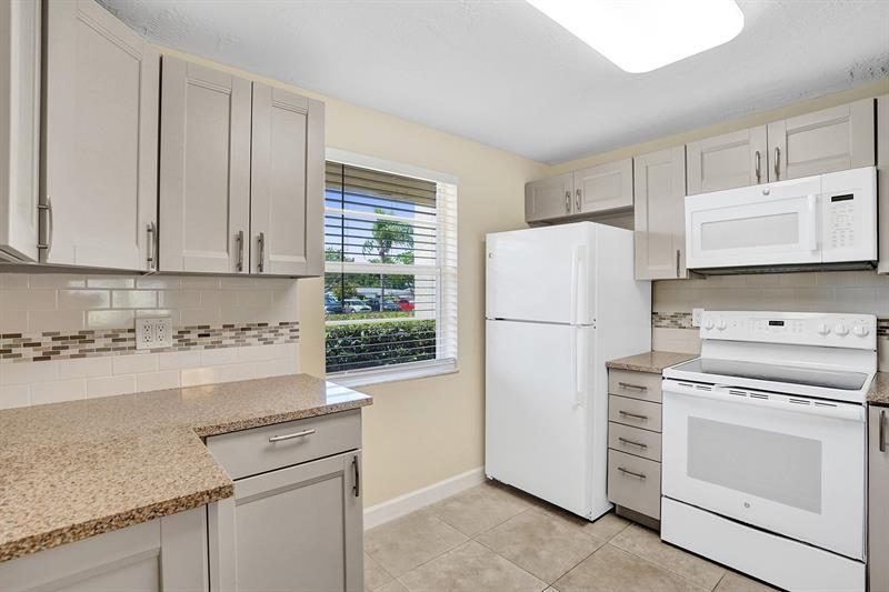 301 SE 3rd St in Dania Beach, FL - Foto de edificio