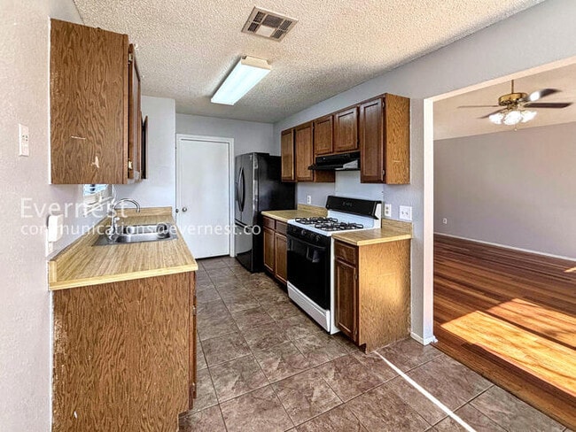 915 Pyegrave Pl in Austin, TX - Building Photo - Building Photo