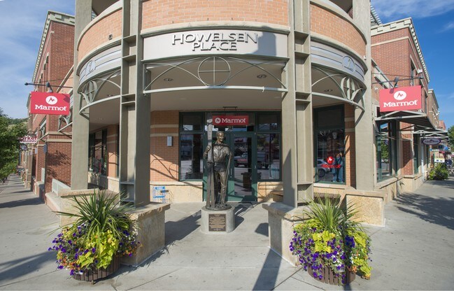 Howelsen Place