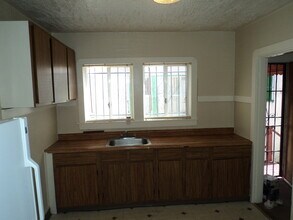 833 Brockhurst St in Oakland, CA - Foto de edificio - Building Photo