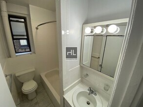 EAST 46 STREET, Unit 8M in New York, NY - Foto de edificio - Building Photo