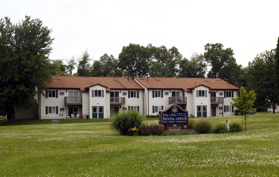 Riverside Apartments in Dowagiac, MI - Foto de edificio