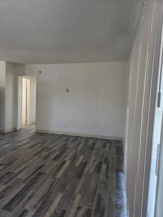 995 N Mollison Ave, Unit 28 in El Cajon, CA - Building Photo - Building Photo