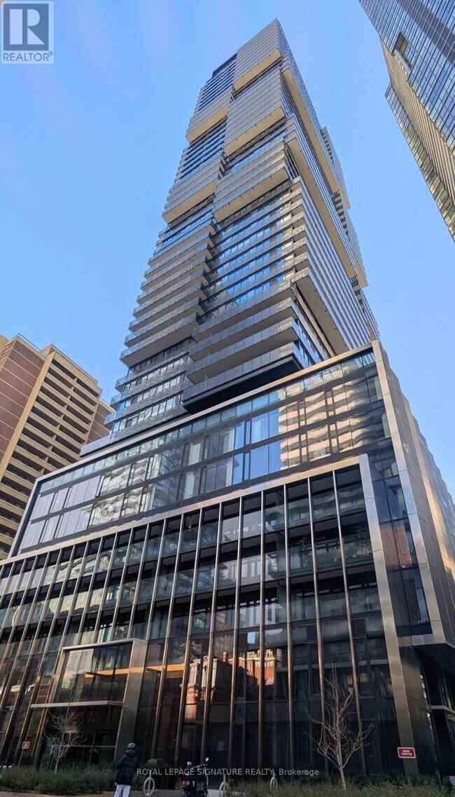 55 Charles St E in Toronto, ON - Building Photo - Building Photo