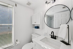 845 New Waterford Dr in Naples, FL - Building Photo