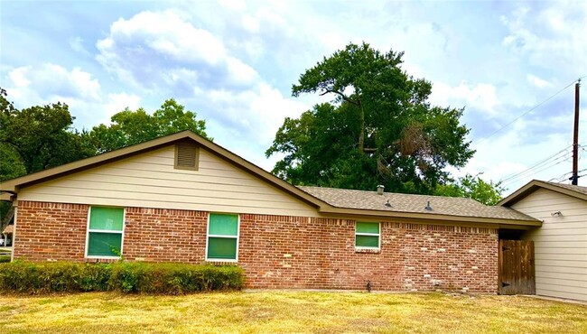 1402 Murrayhill Dr in Houston, TX - Building Photo - Building Photo