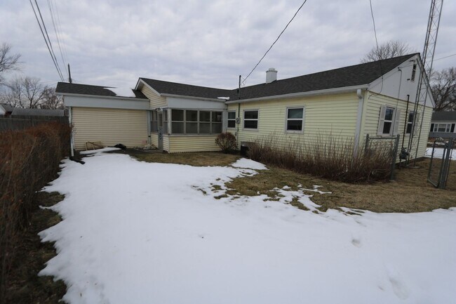 158 Windsor Cir in Burlington, IA - Building Photo - Building Photo
