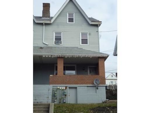 732 Chartiers Ave in Mckees Rocks, PA - Building Photo