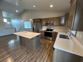 3100 38th Ave S in Moorhead, MN - Building Photo