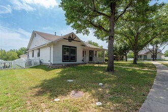 112 Steele in Kyle, TX - Building Photo - Building Photo