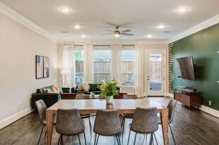 5530 Kiam St in Houston, TX - Building Photo