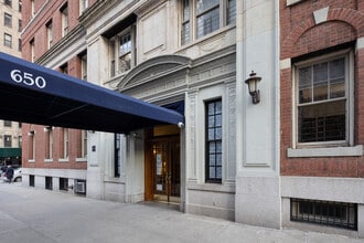 650 West End Ave in New York, NY - Foto de edificio - Building Photo
