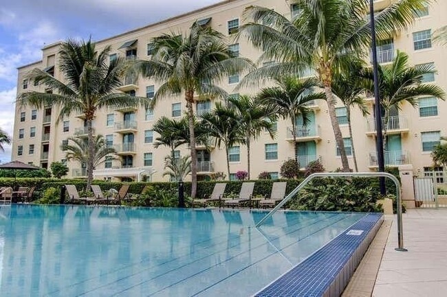 610 Clematis St, Unit 315 in West Palm Beach, FL - Foto de edificio - Building Photo