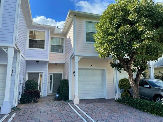 property at 902 S Federal Hwy