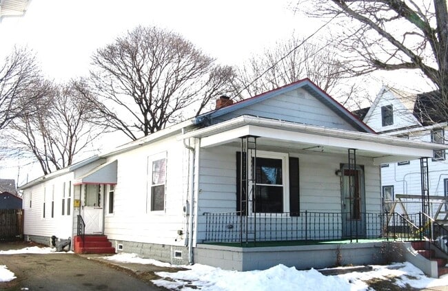 property at 1605 Chestnut St