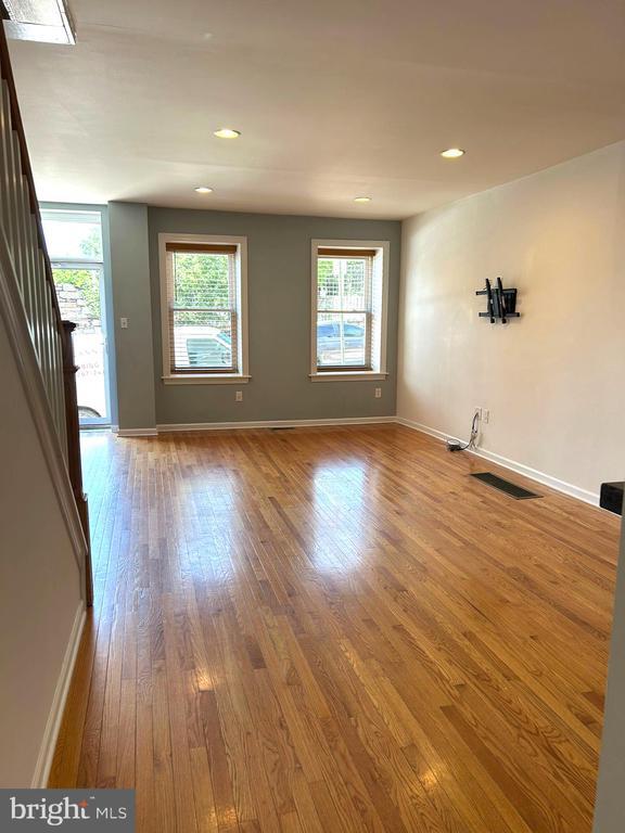 209 Hermit St in Philadelphia, PA - Building Photo - Building Photo