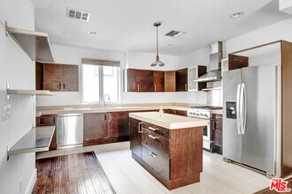 1096 S Bedford Dr in Los Angeles, CA - Building Photo - Building Photo