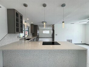 6311 NE 20th Way in Fort Lauderdale, FL - Foto de edificio - Building Photo