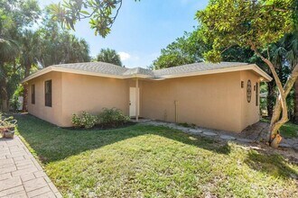 9266 Pinion Dr in Wellington, FL - Building Photo - Building Photo