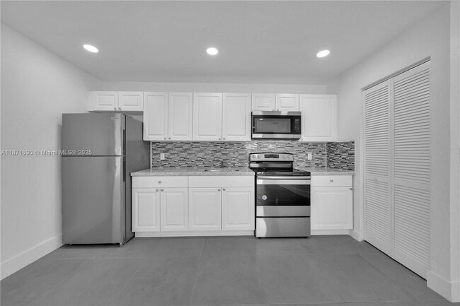 3737 NW 20th Ave in Miami, FL - Building Photo - Building Photo