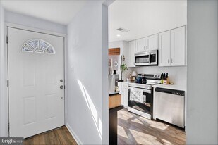 2120 Whisperwood Glen Ln in Reston, VA - Building Photo