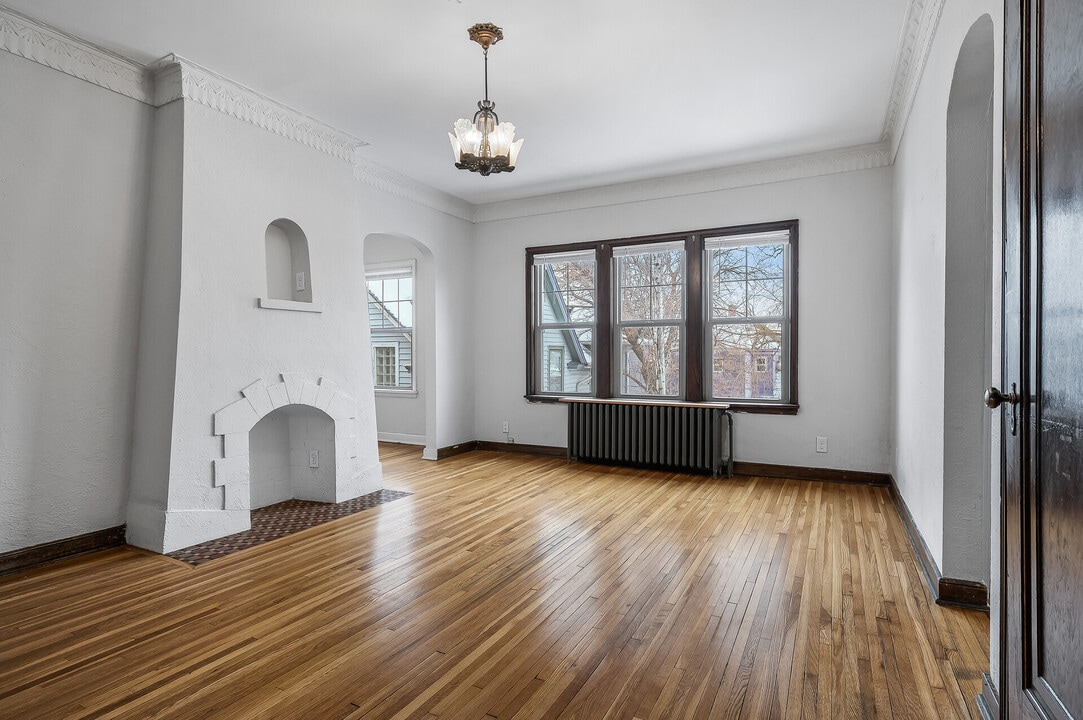 3200 Oakland Ave in Minneapolis, MN - Building Photo