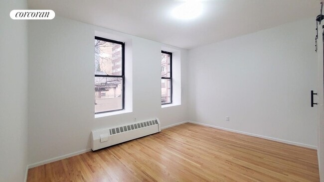 306 W 51st St in New York, NY - Building Photo - Building Photo