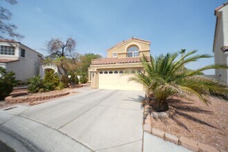 8036 Sierra Largo Dr in Las Vegas, NV - Building Photo - Building Photo