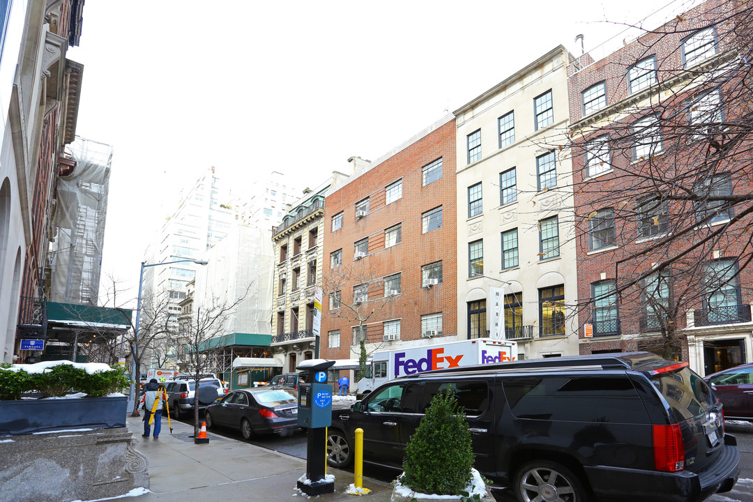 17 E 67th St in New York, NY - Foto de edificio