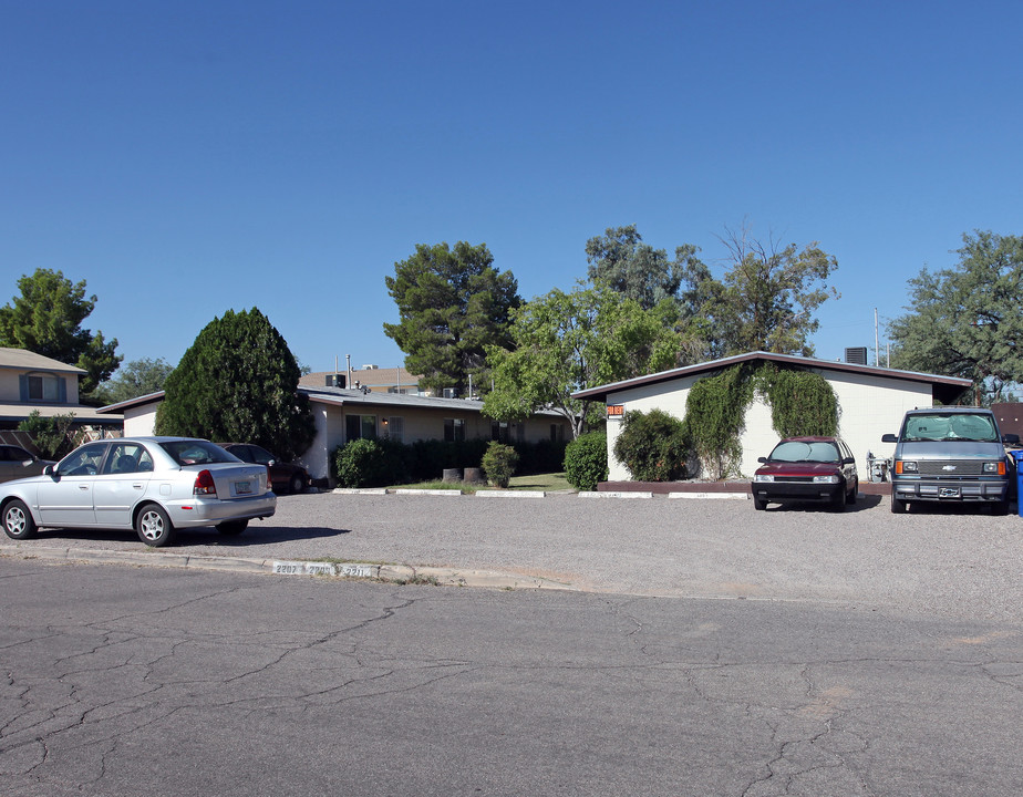 2201-2211 N Madelyn Cir in Tucson, AZ - Foto de edificio