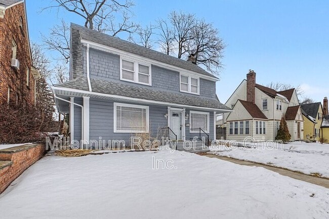 52 E Iroquois Rd in Pontiac, MI - Building Photo - Building Photo