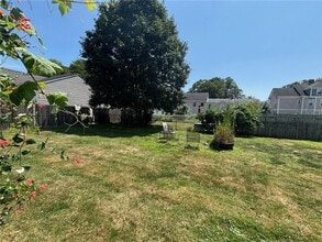 712 Hope St in Bristol, RI - Foto de edificio - Building Photo