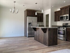 5888 Fairlane Way in Saint George, UT - Building Photo - Building Photo