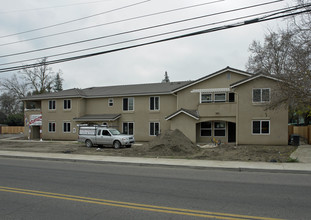 Hall Street Apartments in Visalia, CA - Building Photo - Building Photo