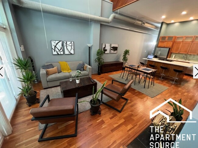 property at 1760 W Wrightwood Ave