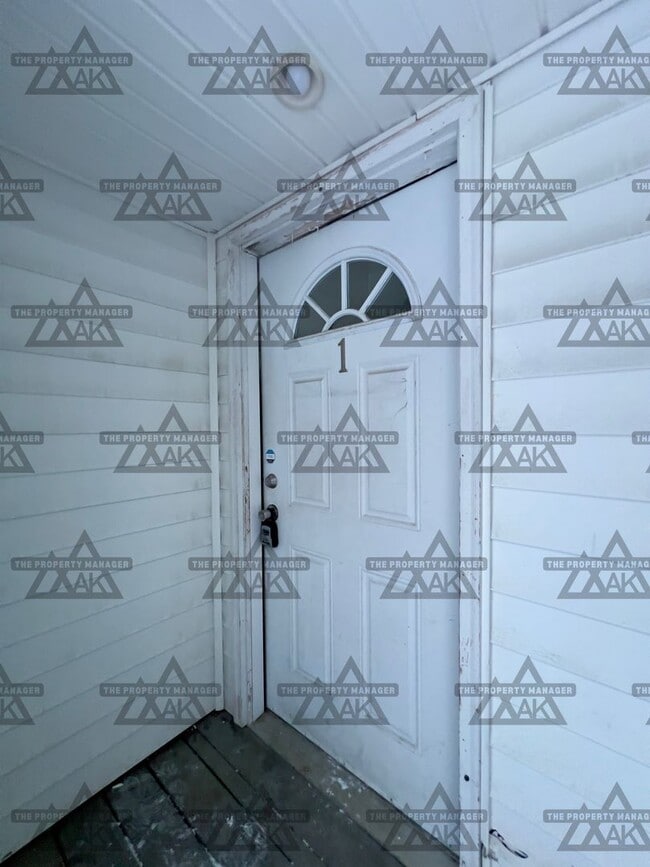 298 W 5th Ave in North Pole, AK - Building Photo - Building Photo