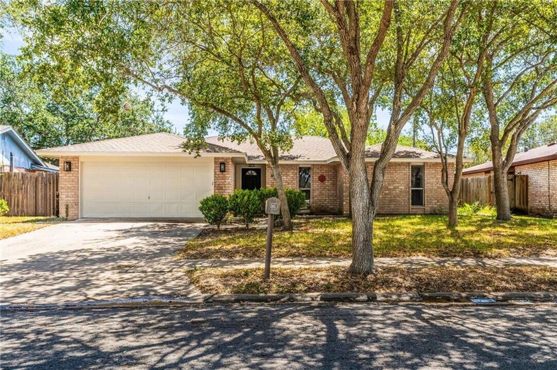 6118 Locke Ln in Corpus Christi, TX - Foto de edificio