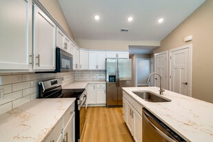 Whiteford Woods in Toledo, OH - Building Photo