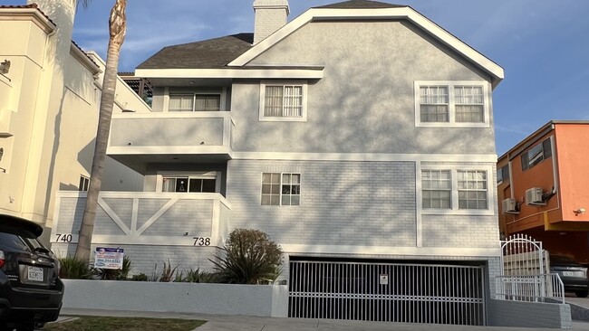 740 Alfred N St, Unit 101 in Los Angeles, CA - Foto de edificio - Building Photo