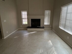 16808 S 35th St in Phoenix, AZ - Foto de edificio - Building Photo