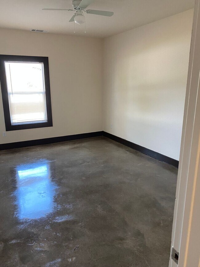 1083 Deer Ln in Azle, TX - Building Photo - Building Photo