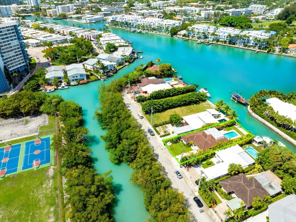 7610 Bayside Ln in Miami Beach, FL - Building Photo