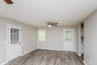 909 N Lassetter Cir in Villa Rica, GA - Building Photo - Building Photo