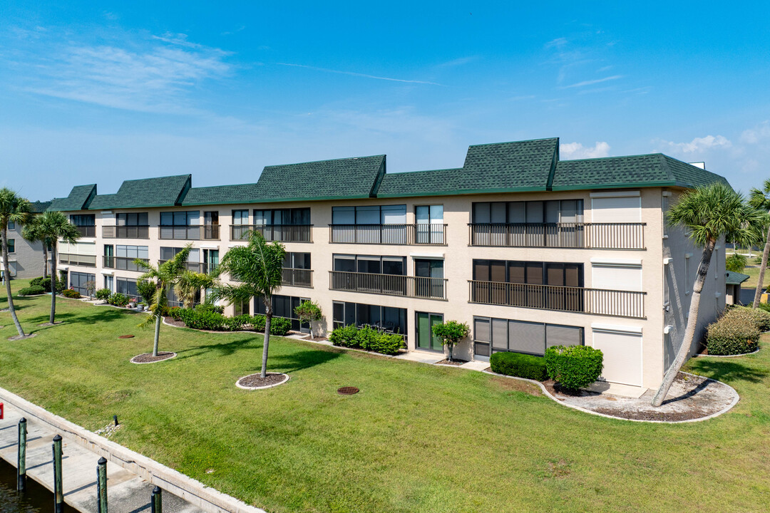 Banyan Point in Punta Gorda, FL - Building Photo